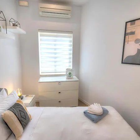 Spacious 4 Bedrooms With Sea View Balcony Goslm-3 アパート