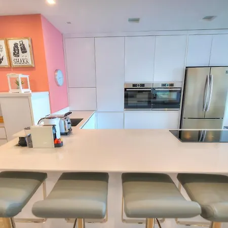 Spacious 4 Bedrooms With Sea View Balcony Goslm-3 アパート