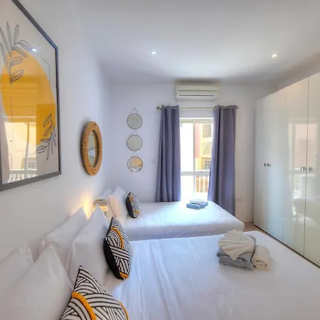 Spacious 4 Bedrooms With Sea View Balcony Goslm-3 *