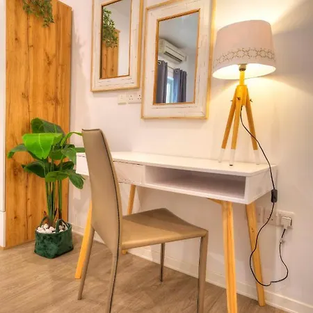 アパート Spacious 4 Bedrooms With Sea View Balcony Goslm-3 *