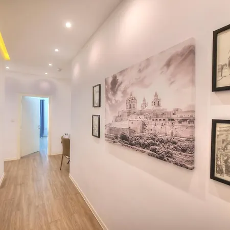 Spacious 4 Bedrooms With Sea View Balcony Goslm-3 דירה