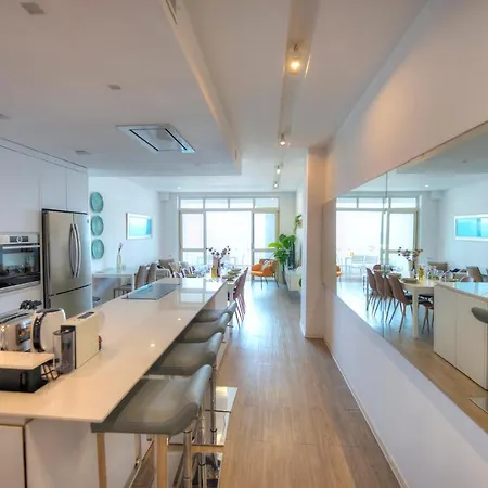 Spacious 4 Bedrooms With Sea View Balcony Goslm-3 Διαμέρισμα