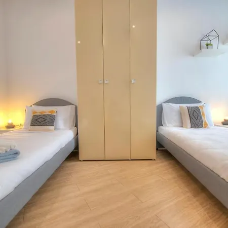 Spacious 4 Bedrooms With Sea View Balcony Goslm-3 Apartment *