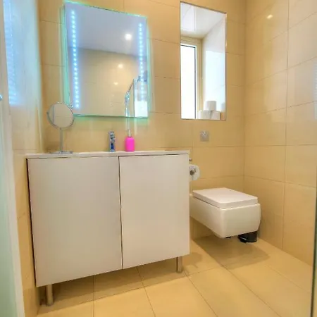 Διαμέρισμα Spacious 4 Bedrooms With Sea View Balcony Goslm-3 *