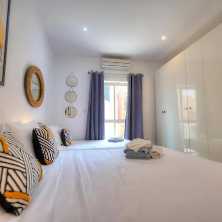 Spacious 4 Bedrooms With Sea View Balcony Goslm-3 * Σλιέμα