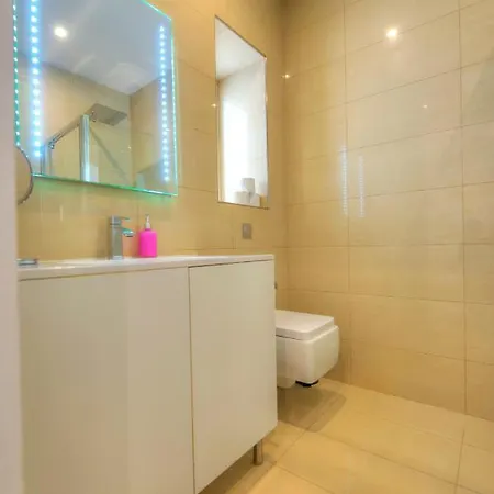 Spacious 4 Bedrooms With Sea View Balcony Goslm-3