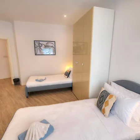 Apartment Spacious 4 Bedrooms With Sea View Balcony Goslm-3 Sliema