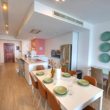 Lejlighed Spacious 4 Bedrooms With Sea View Balcony Goslm-3