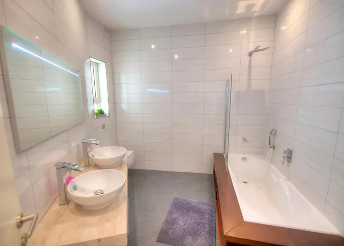 Διαμέρισμα Spacious 4 Bedrooms With Sea View Balcony Goslm-3 *