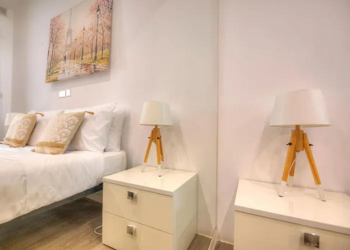 Apartment Spacious 4 Bedrooms With Sea View Balcony Goslm-3 *