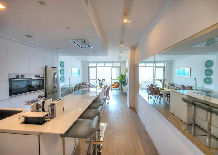 Spacious 4 Bedrooms With Sea View Balcony Goslm-3 Διαμέρισμα