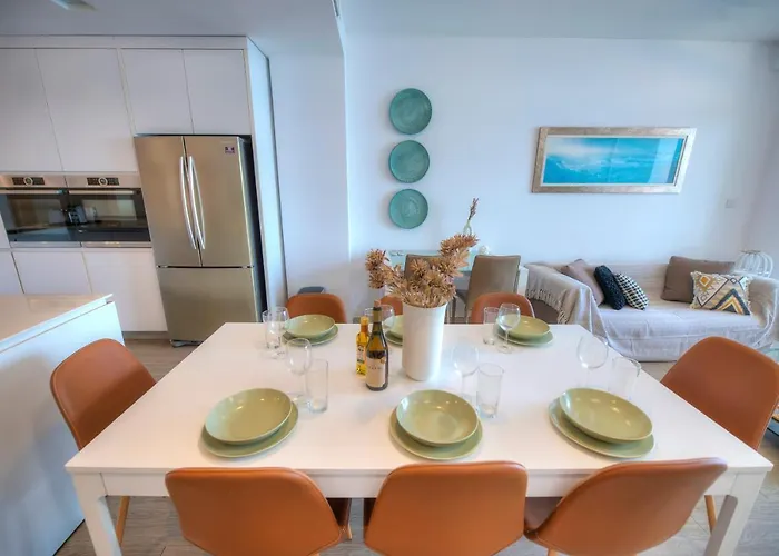 Spacious 4 Bedrooms With Sea View Balcony Goslm-3 *