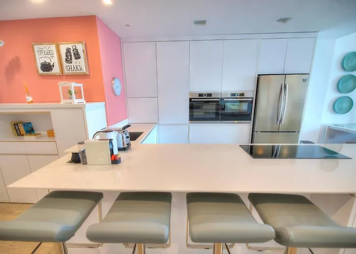 Spacious 4 Bedrooms With Sea View Balcony Goslm-3 Apartment