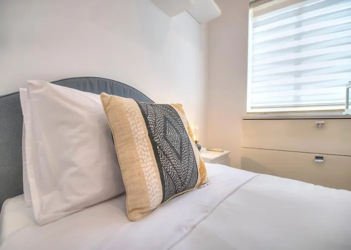 Spacious 4 Bedrooms With Sea View Balcony Goslm-3