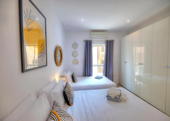 Spacious 4 Bedrooms With Sea View Balcony Goslm-3 *