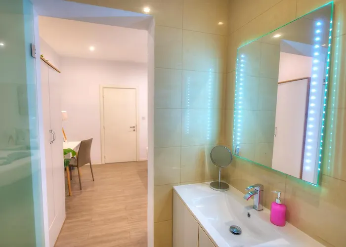 Apartment Spacious 4 Bedrooms With Sea View Balcony Goslm-3 Sliema