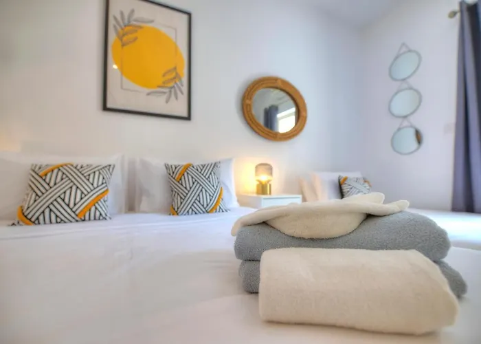 Spacious 4 Bedrooms With Sea View Balcony Goslm-3 *