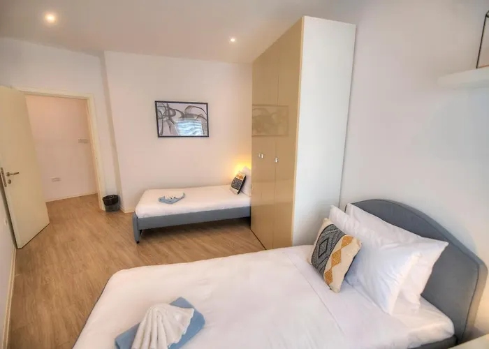 Apartment Spacious 4 Bedrooms With Sea View Balcony Goslm-3 Sliema