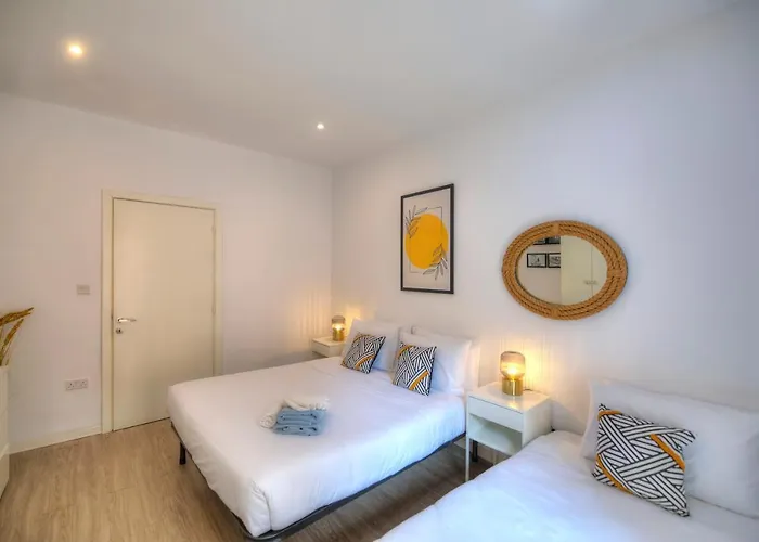 Spacious 4 Bedrooms With Sea View Balcony Goslm-3 Apartment