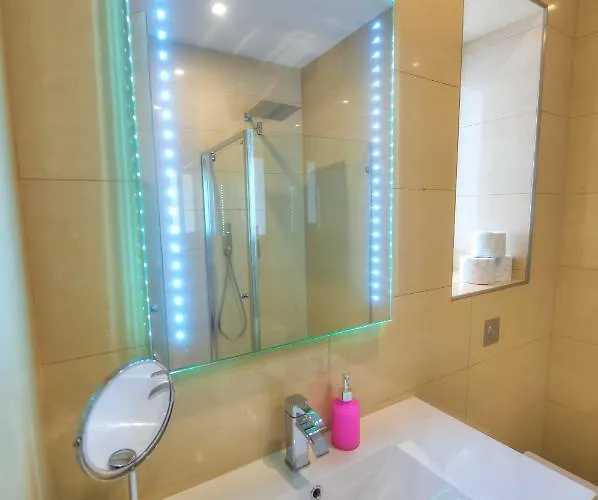 Spacious 4 Bedrooms With Sea View Balcony Goslm-3 *