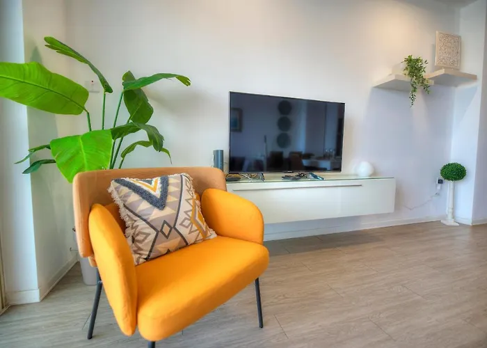 Spacious 4 Bedrooms With Sea View Balcony Goslm-3