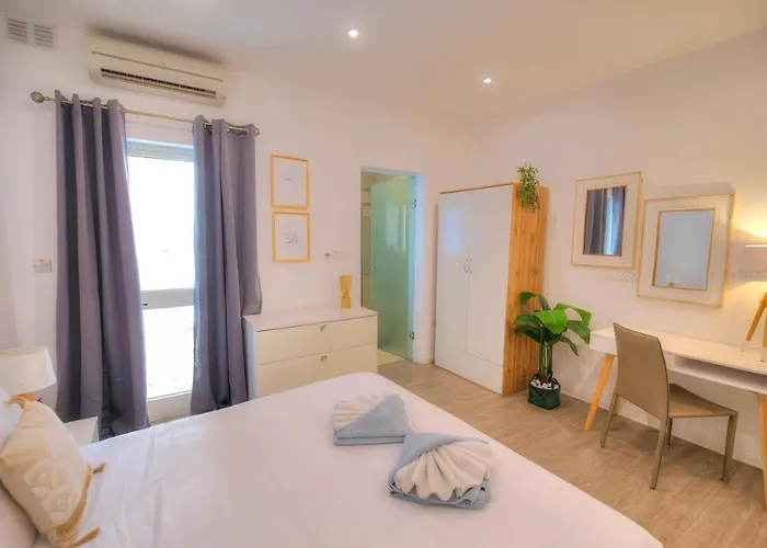 Spacious 4 Bedrooms With Sea View Balcony Goslm-3 Sliema