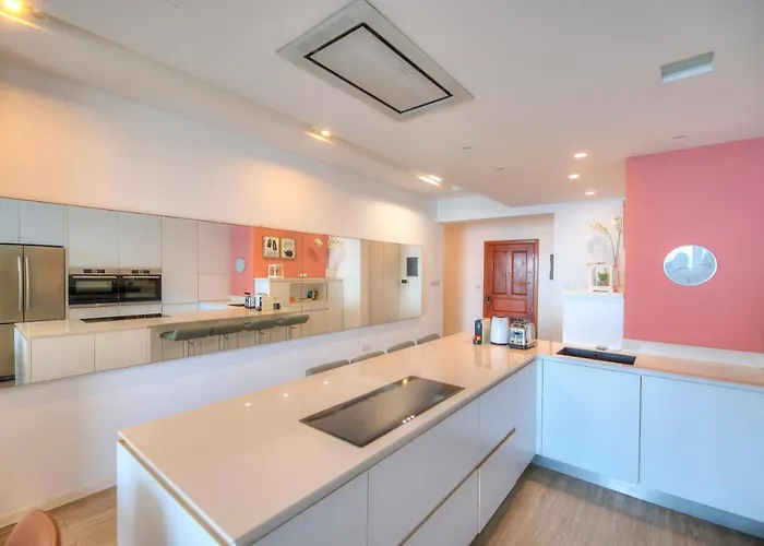 Spacious 4 Bedrooms With Sea View Balcony Goslm-3