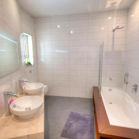 公寓 Spacious 4 Bedrooms With Sea View Balcony Goslm-3 *