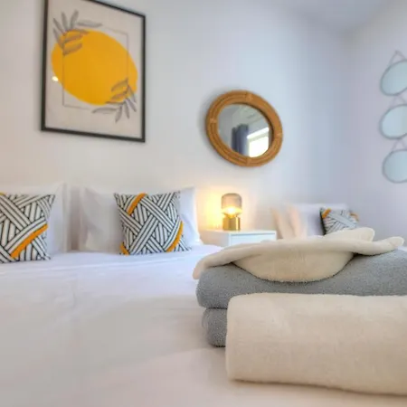 Spacious 4 Bedrooms With Sea View Balcony Goslm-3 *