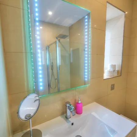 Spacious 4 Bedrooms With Sea View Balcony Goslm-3 *